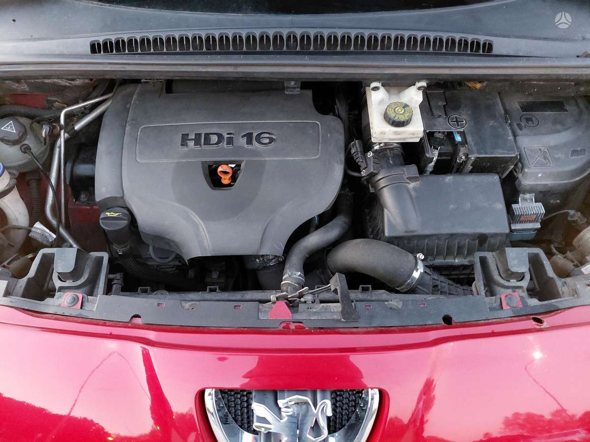 Peugeot 5008 2010 — photo 17