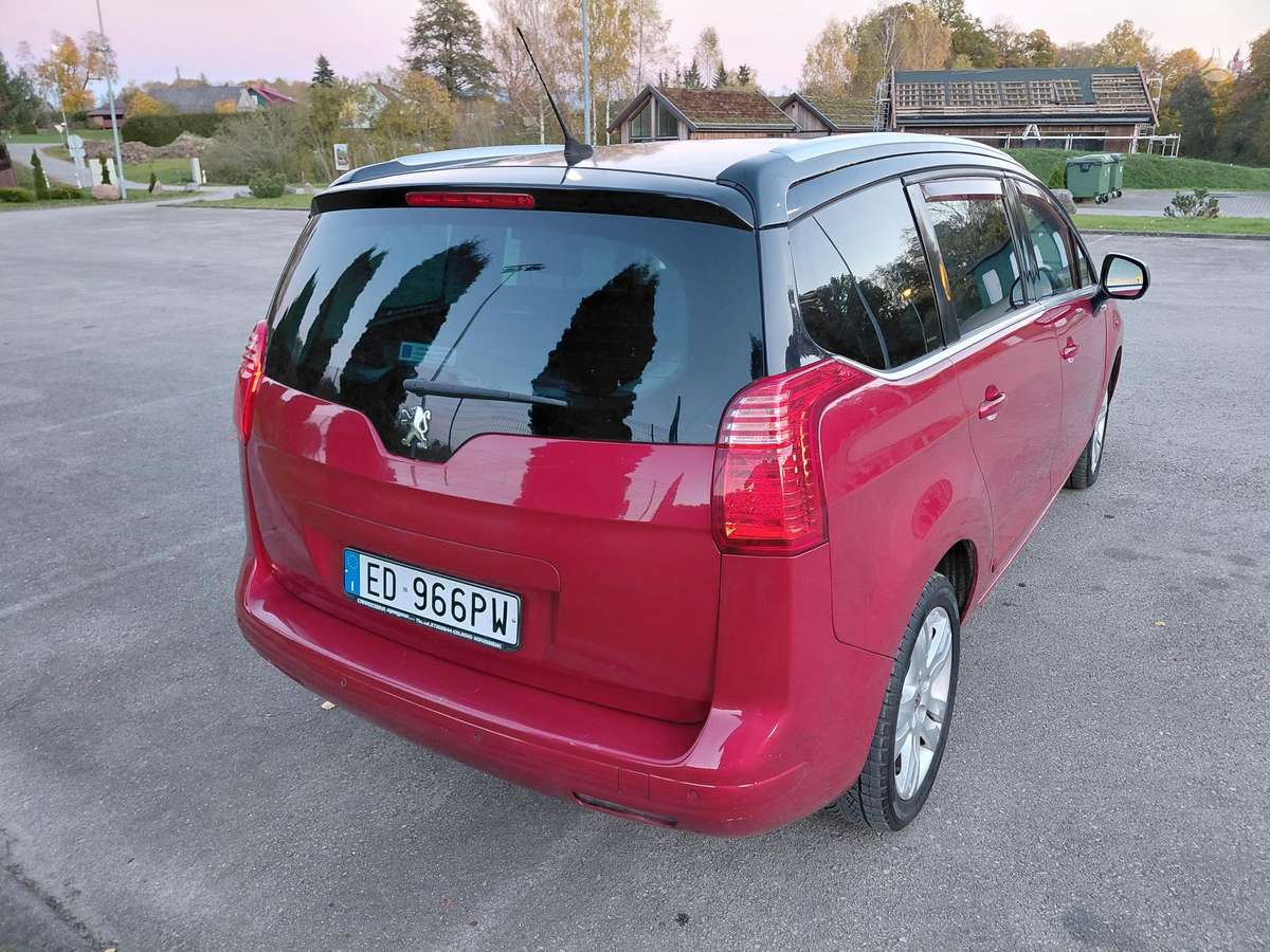 Peugeot 5008 2010 — engine 2000 cm³, 150 HP (110kW)