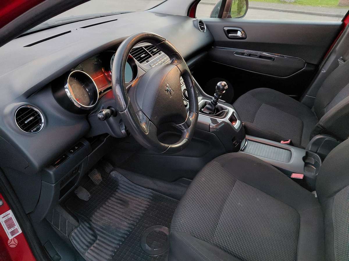 Peugeot 5008 2010 — photo 9