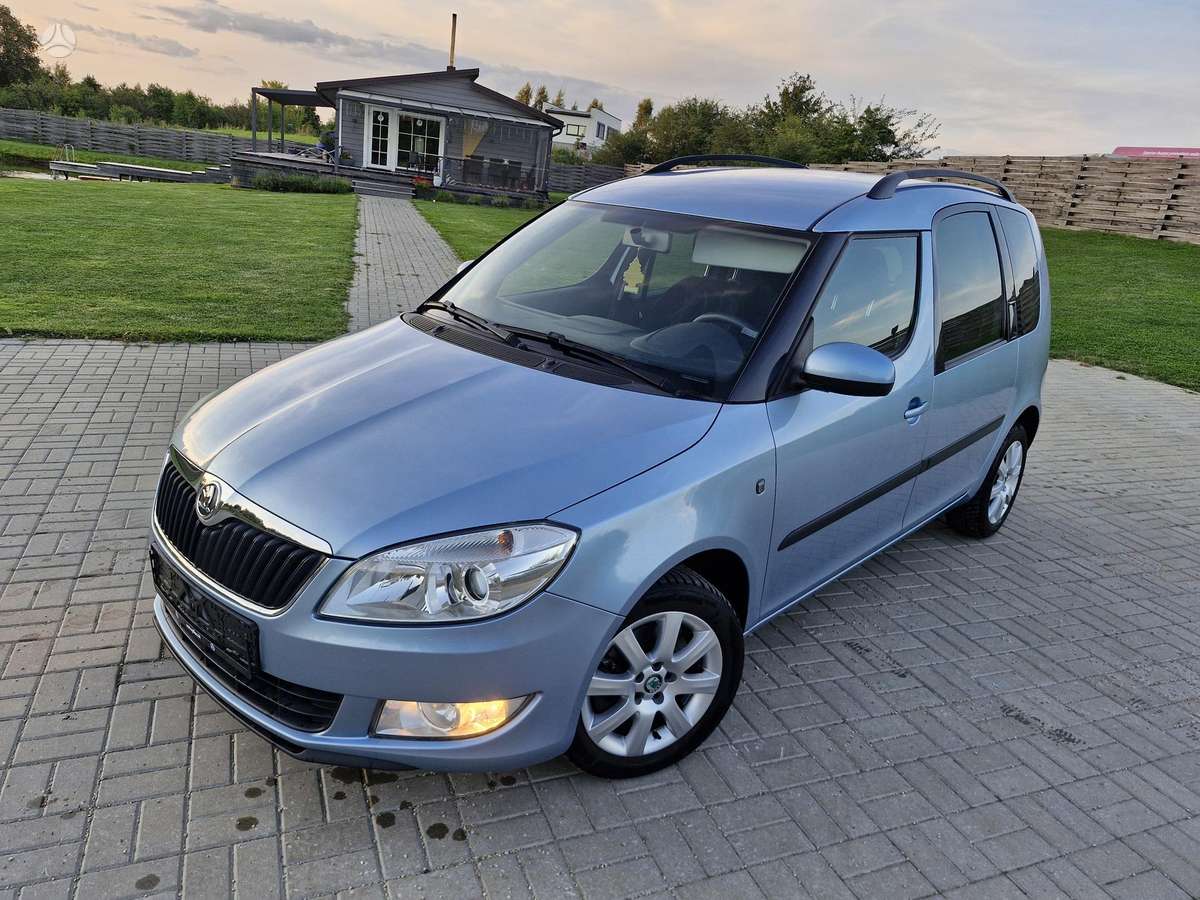 Skoda Roomster 2013 — rear view