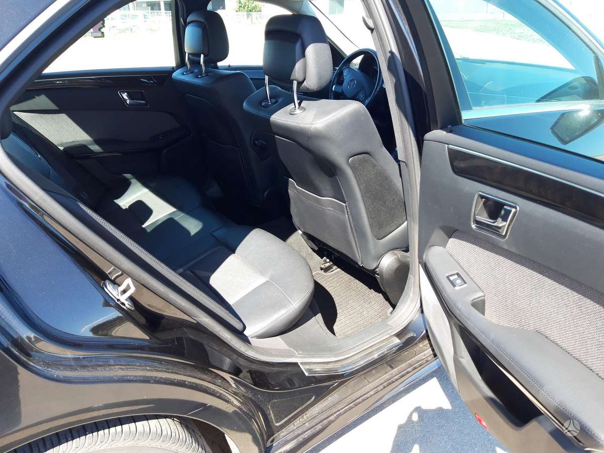 Mercedes-Benz E200 2009 — photo 10