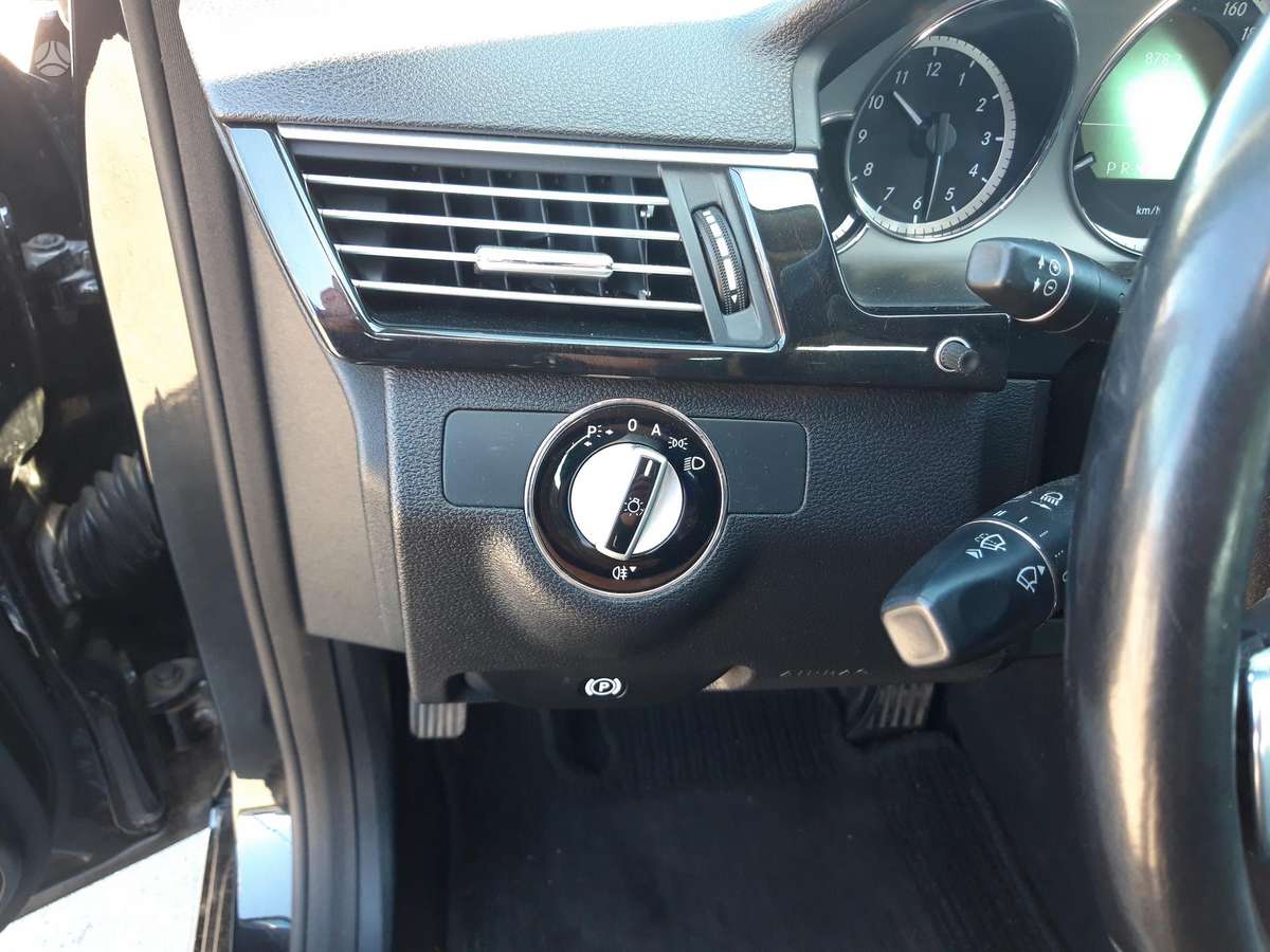 Mercedes-Benz E200 2009 — photo 14