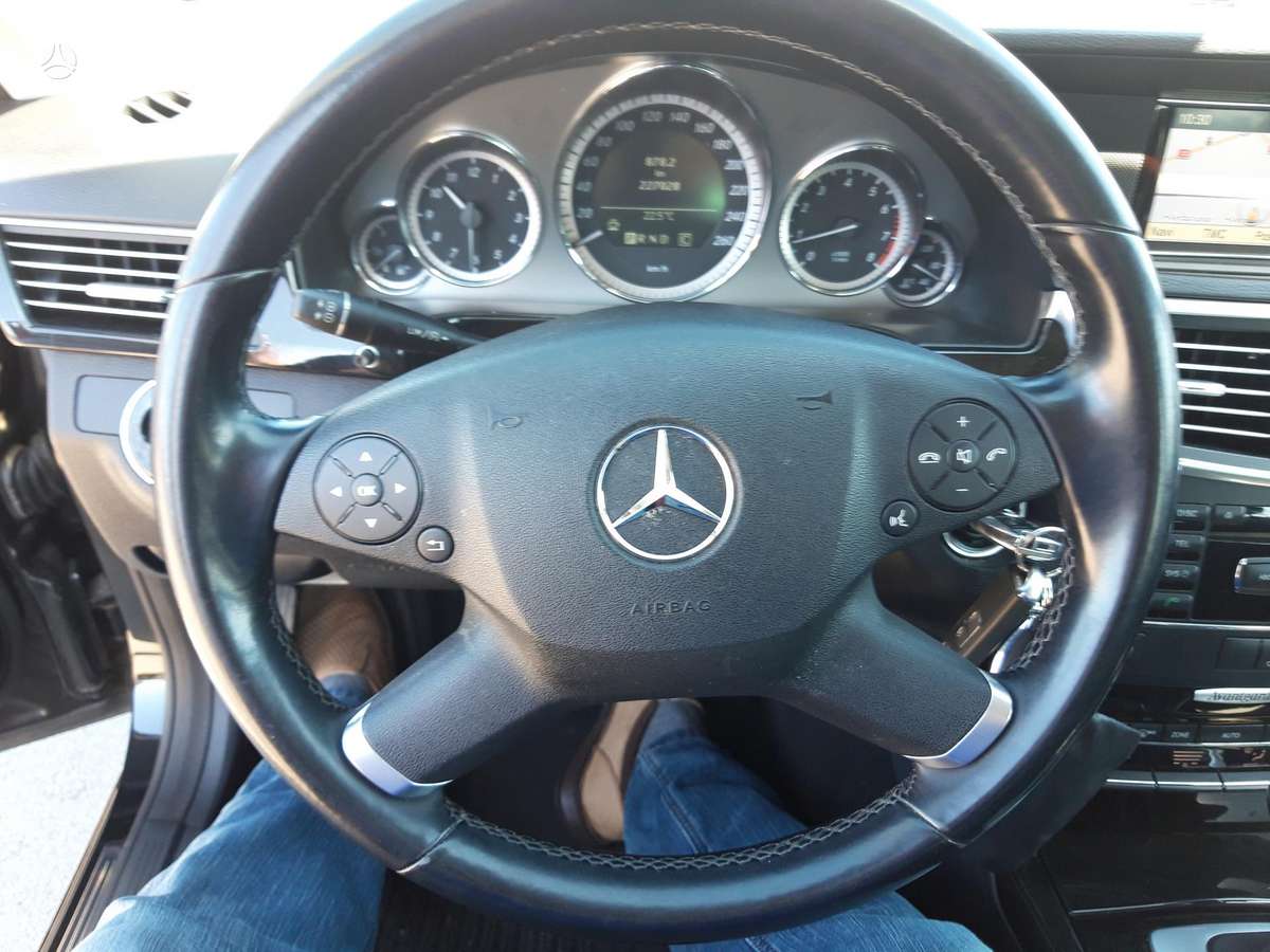 Mercedes-Benz E200 2009 — photo 15