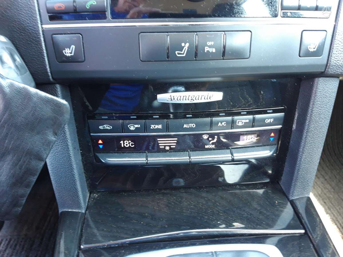 Mercedes-Benz E200 2009 — photo 18