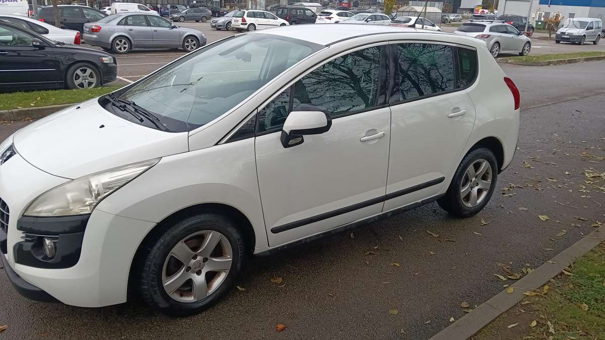 Peugeot 3008 2012 — салон