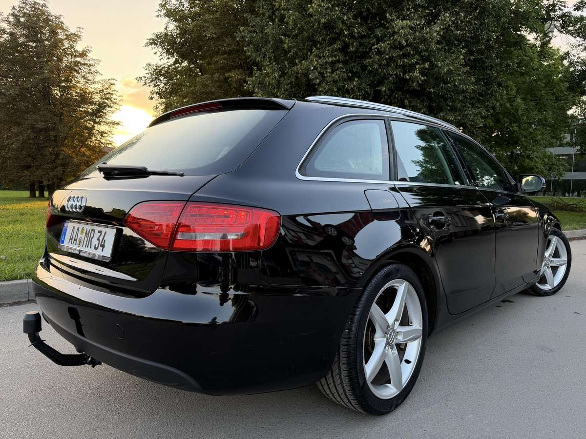 Audi A4 2009 — двигун 1968 cm³, 143 HP (105kW)