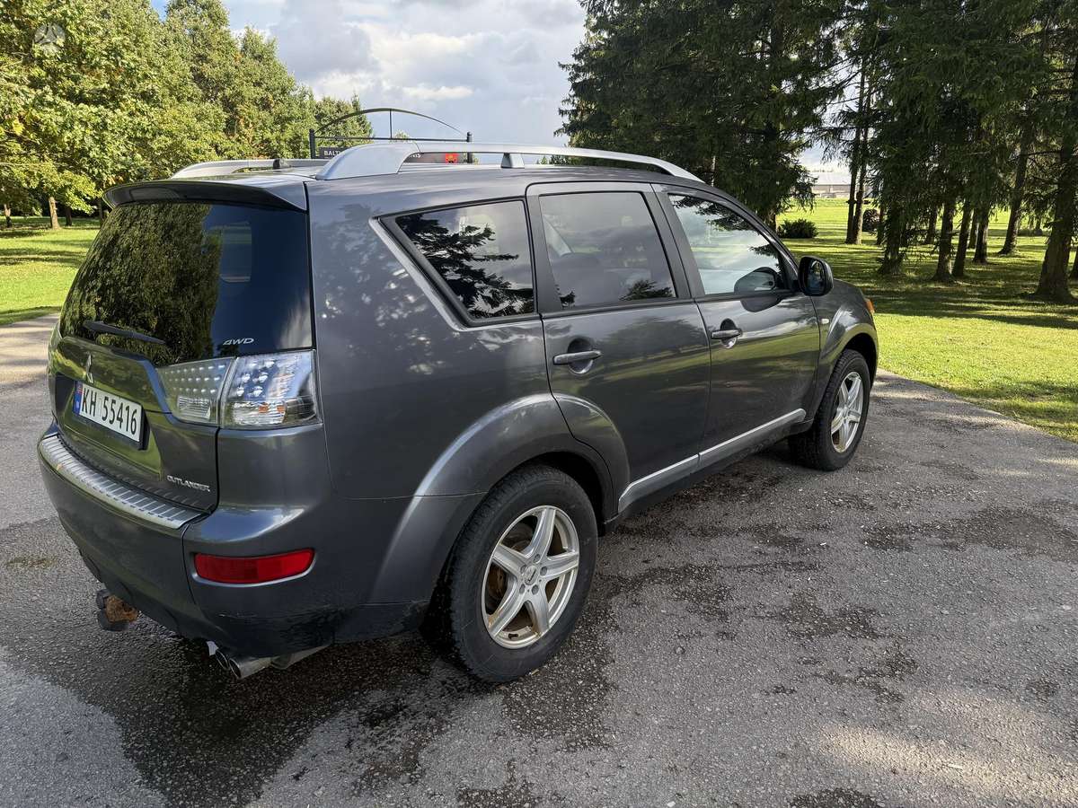 Mitsubishi Outlander 2008 — салон