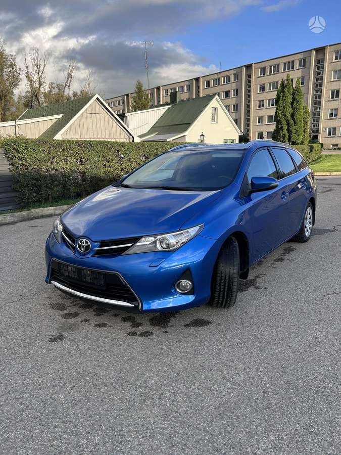 Toyota Auris 2014 — rear view