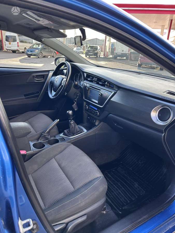 Toyota Auris 2014 — photo 24