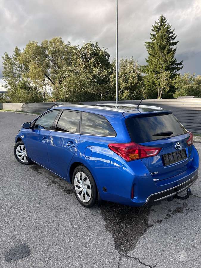 Toyota Auris 2014 — interior
