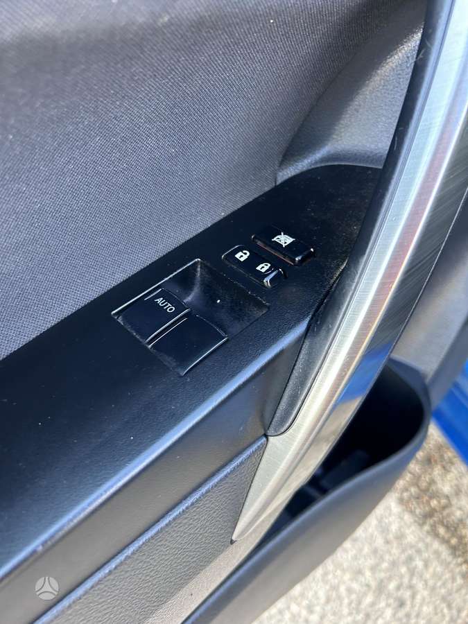 Toyota Auris 2014 — photo 30