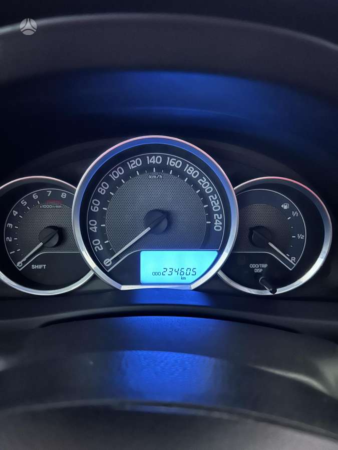 Toyota Auris 2014 — photo 31
