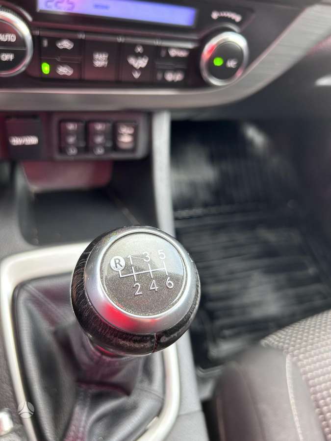 Toyota Auris 2014 — photo 32