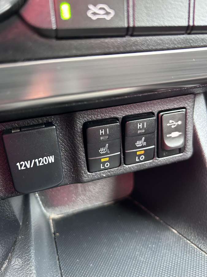 Toyota Auris 2014 — photo 33