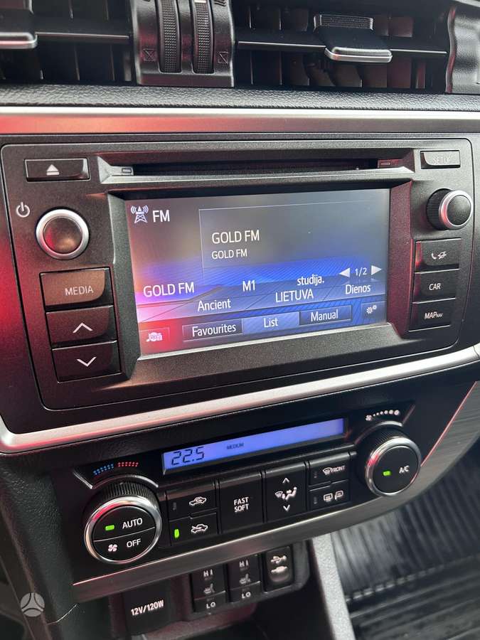 Toyota Auris 2014 — photo 35
