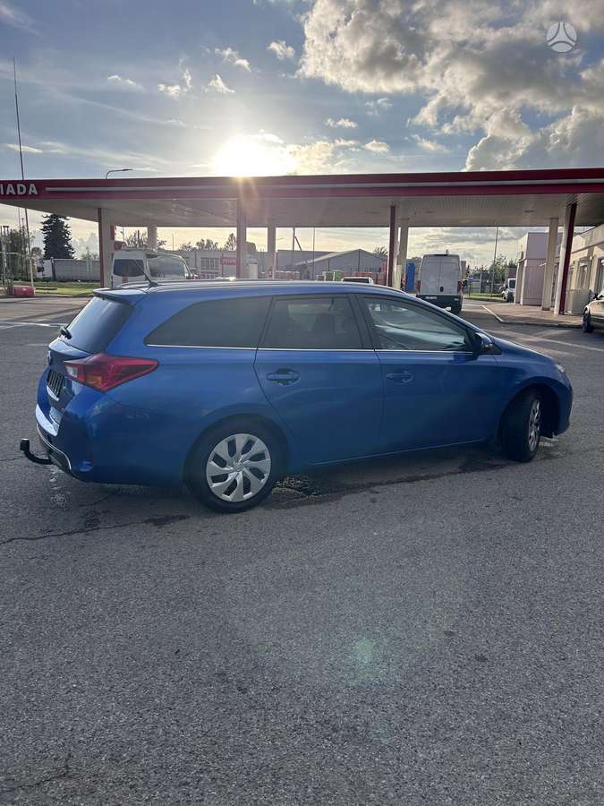 Toyota Auris 2014 — photo 8
