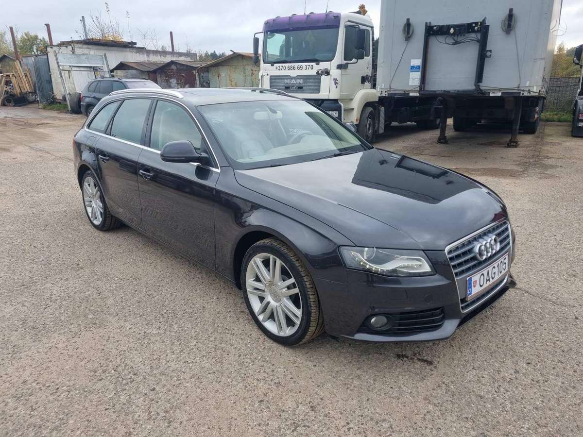 Audi A4 2009 — вигляд ззаду