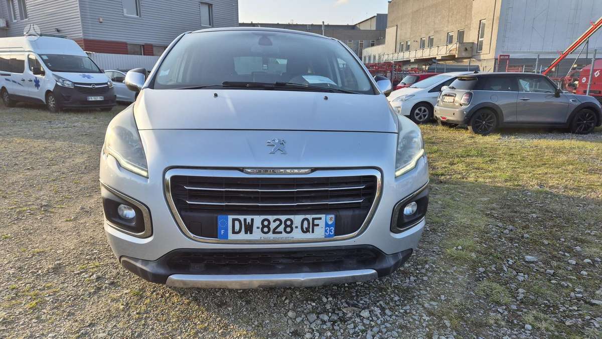 Peugeot 3008 2015 — rear view