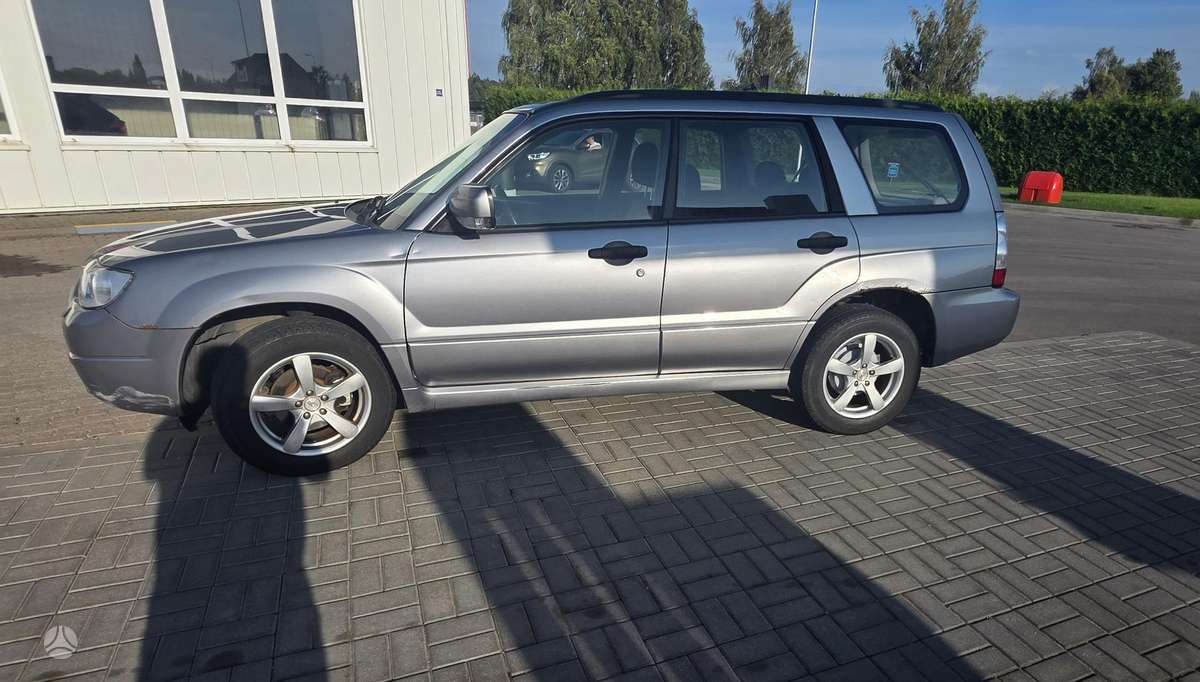 Subaru Forester 2007 — rear view