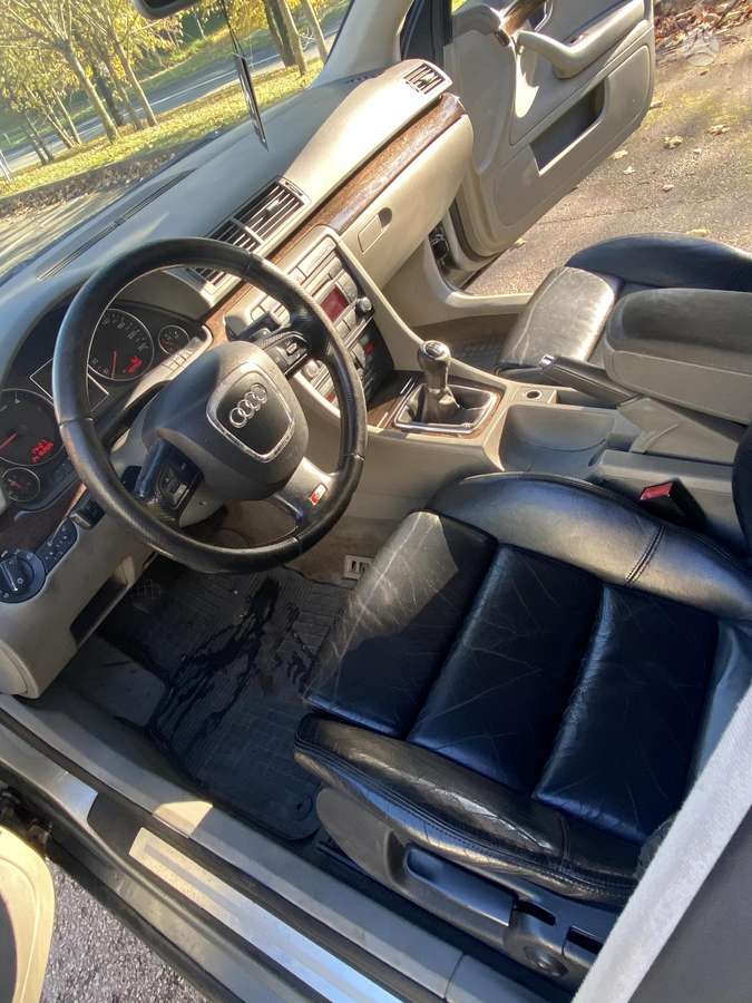 Audi A4 2007 — салон