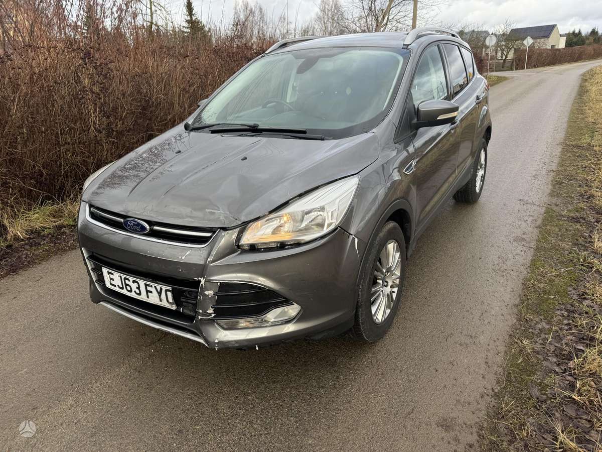 Ford Kuga 2013 — rear view