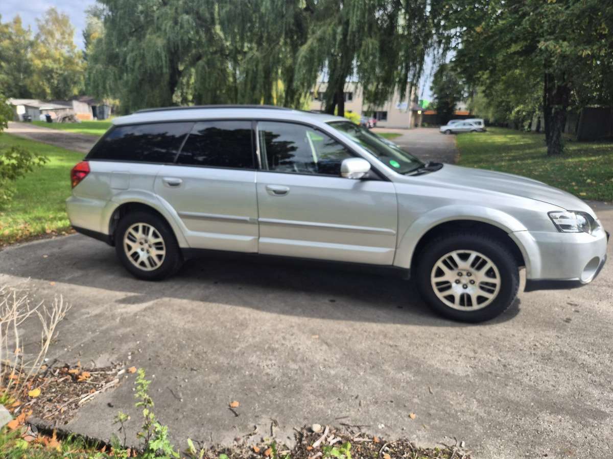 Subaru Outback 2004 — двигун 2457 cm³, 165 HP (121kW)