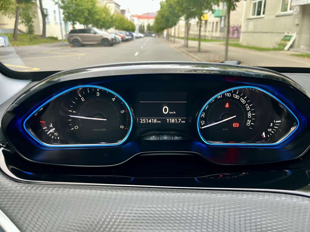 Peugeot 2008 2014 — photo 13