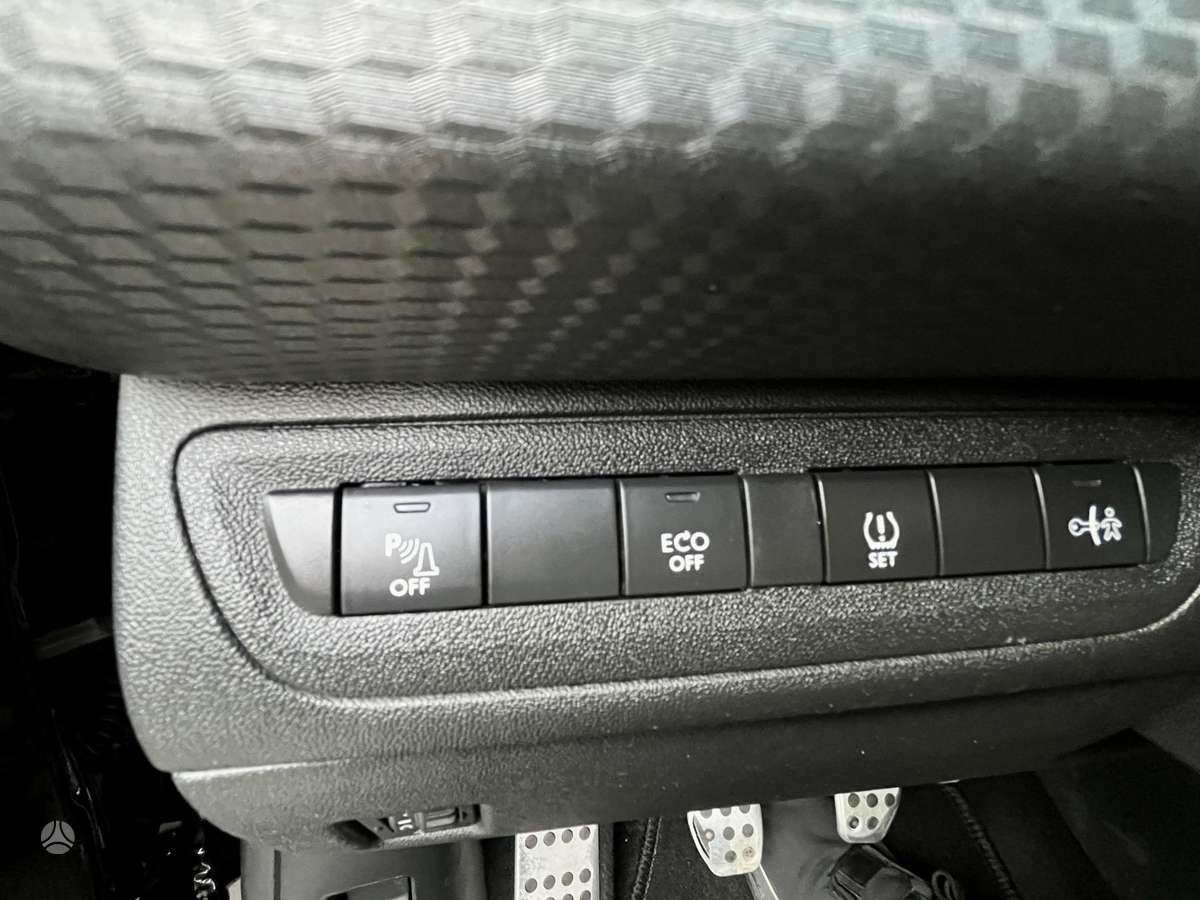 Peugeot 2008 2014 — photo 16