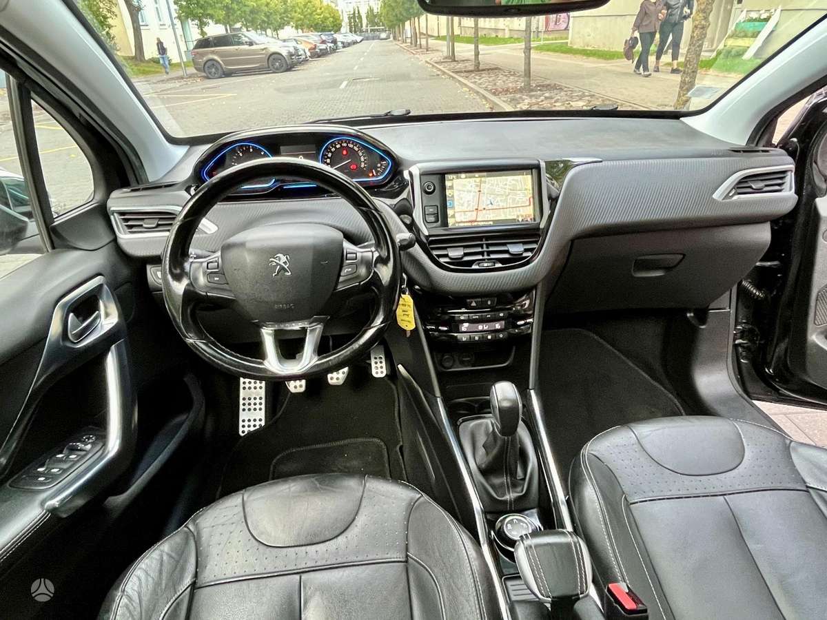 Peugeot 2008 2014 — interior