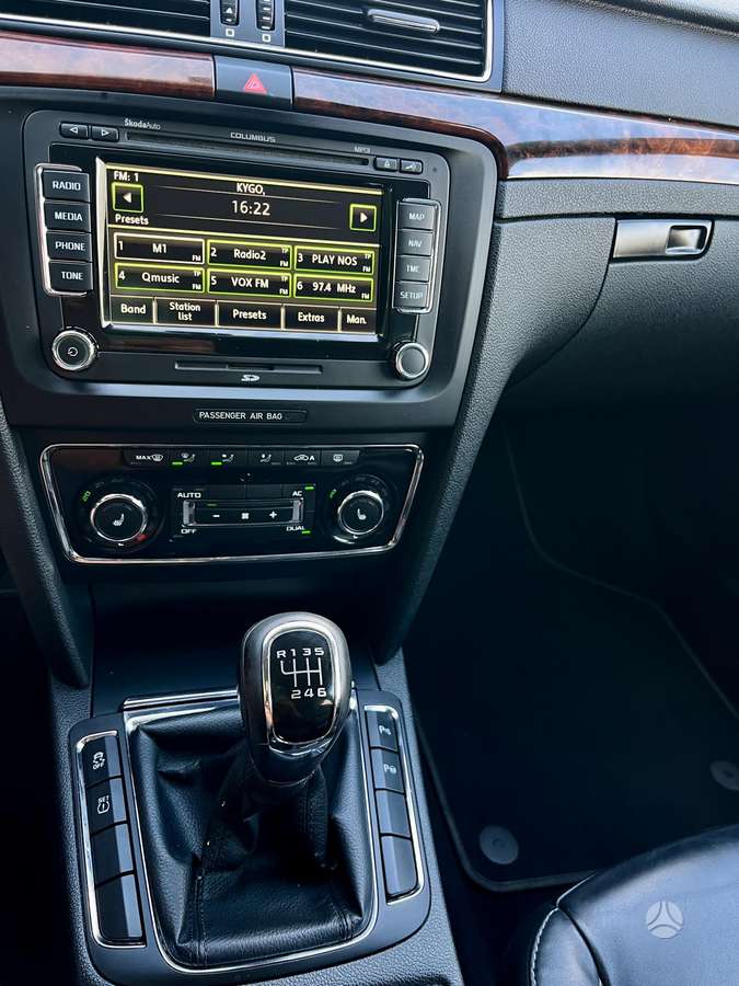 Skoda Superb 2012 — photo 13