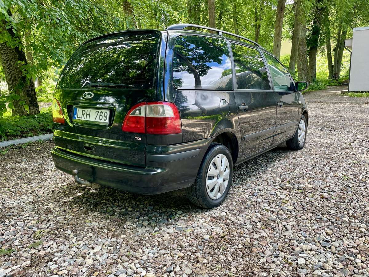 Ford Galaxy 2006 — rear view