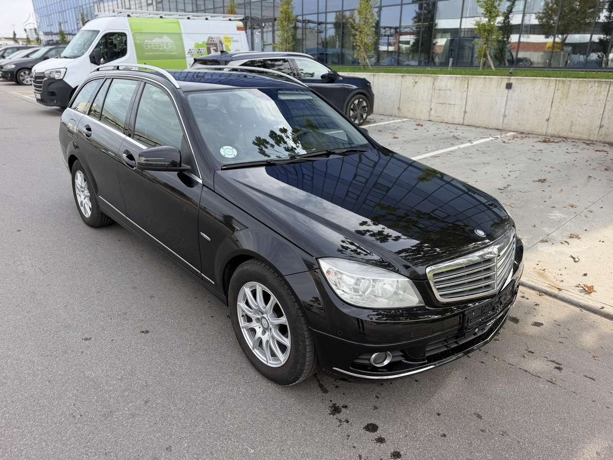 Mercedes-Benz C250 2011 — вигляд ззаду