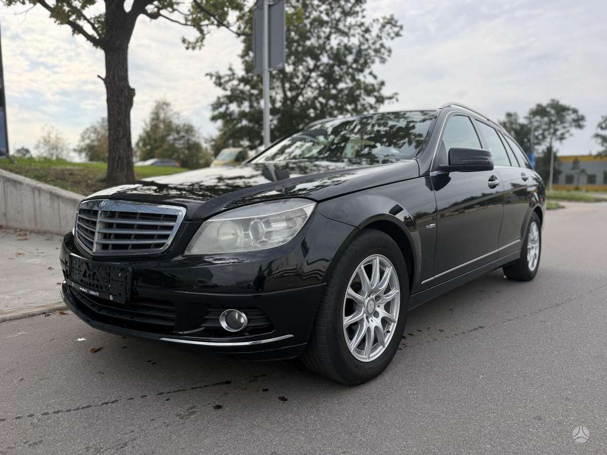 Mercedes-Benz C250 2011 — салон