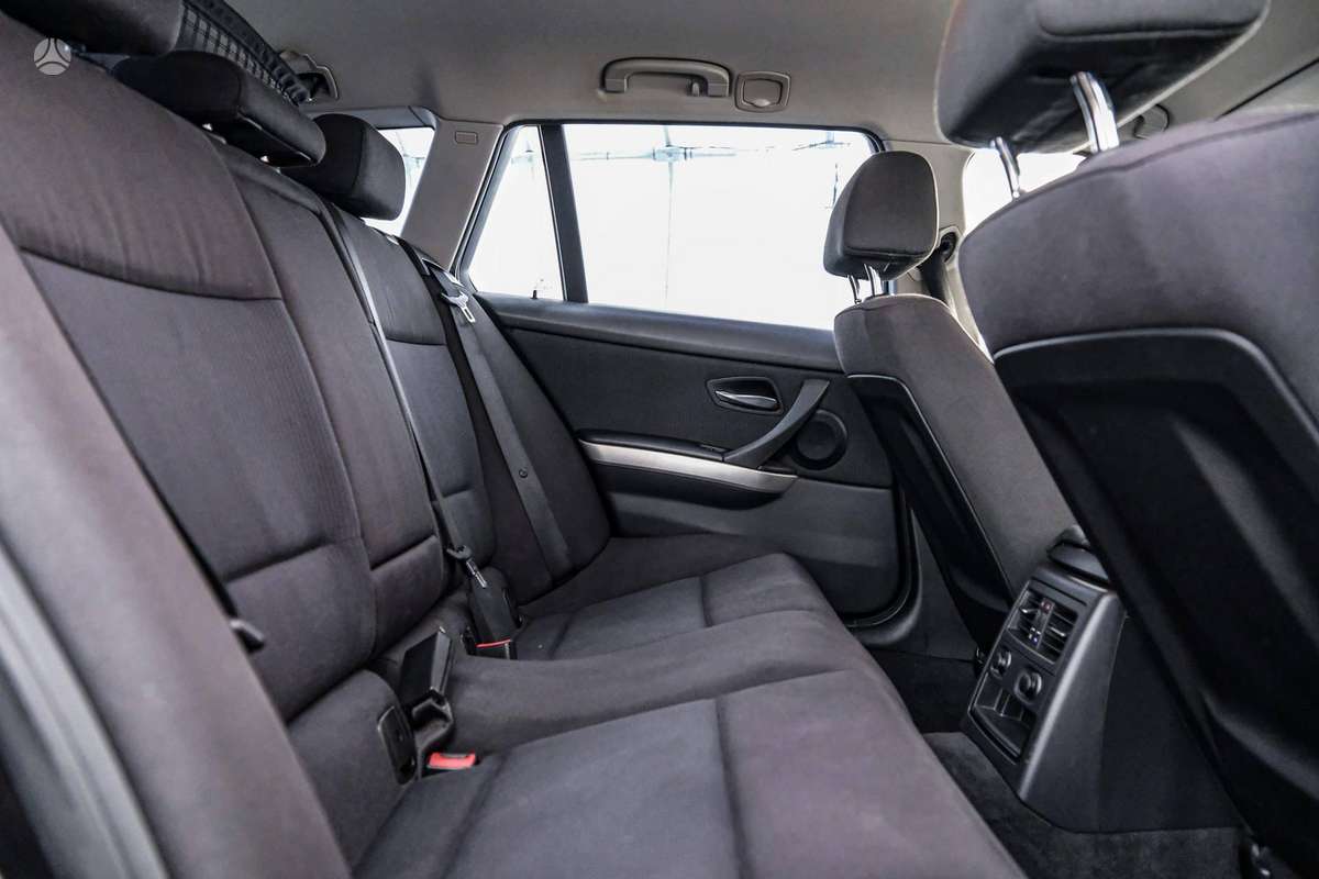 BMW 320 2010 — photo 10
