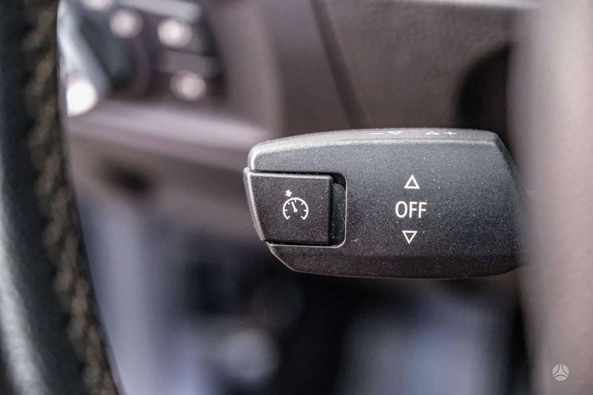 BMW 320 2010 — photo 14