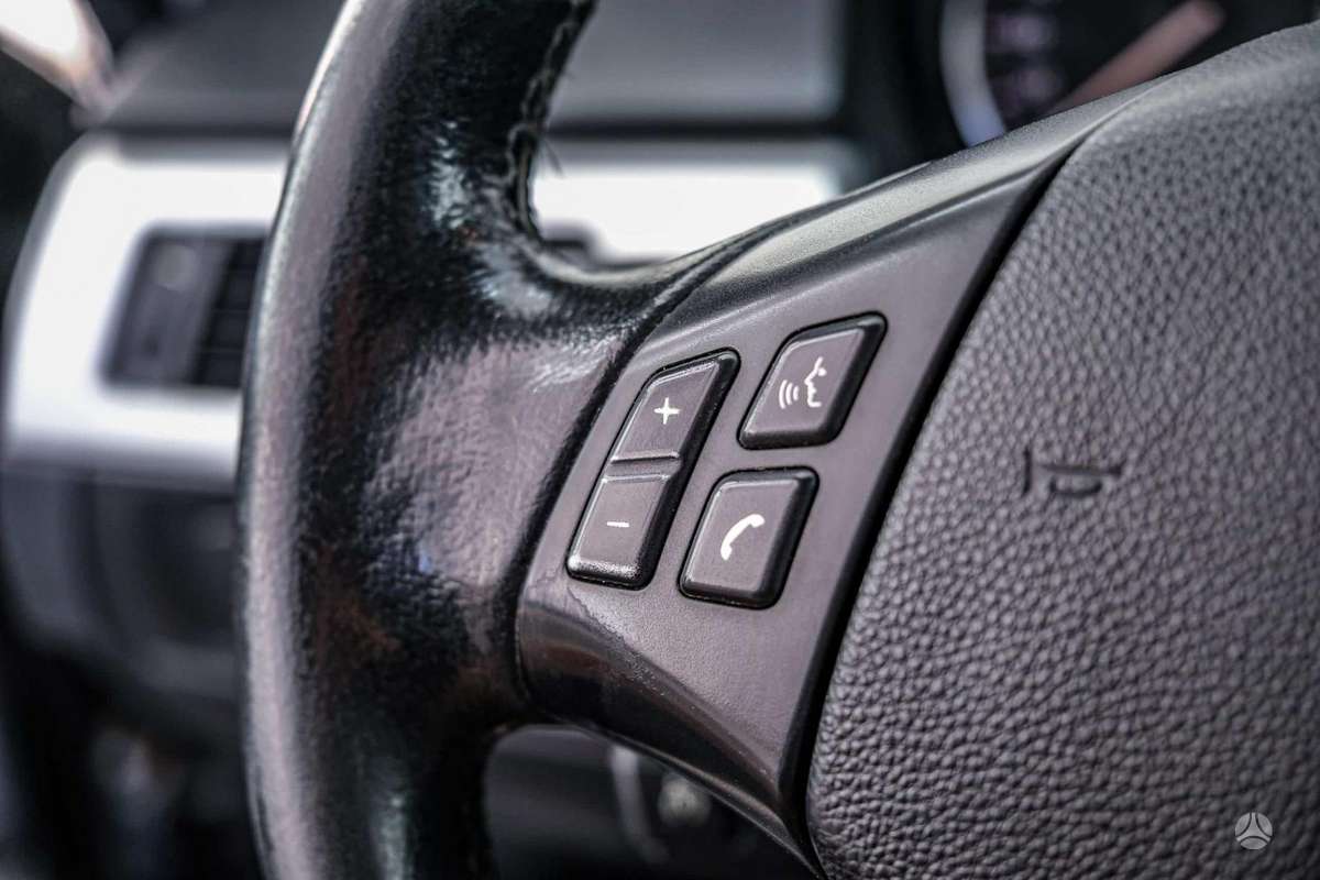 BMW 320 2010 — photo 15