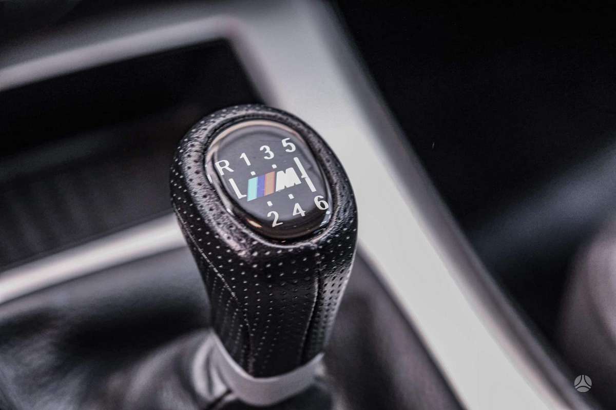BMW 320 2010 — photo 20