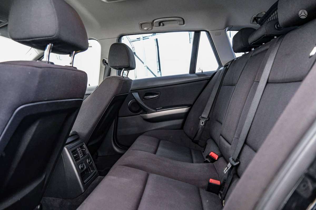 BMW 320 2010 — photo 9