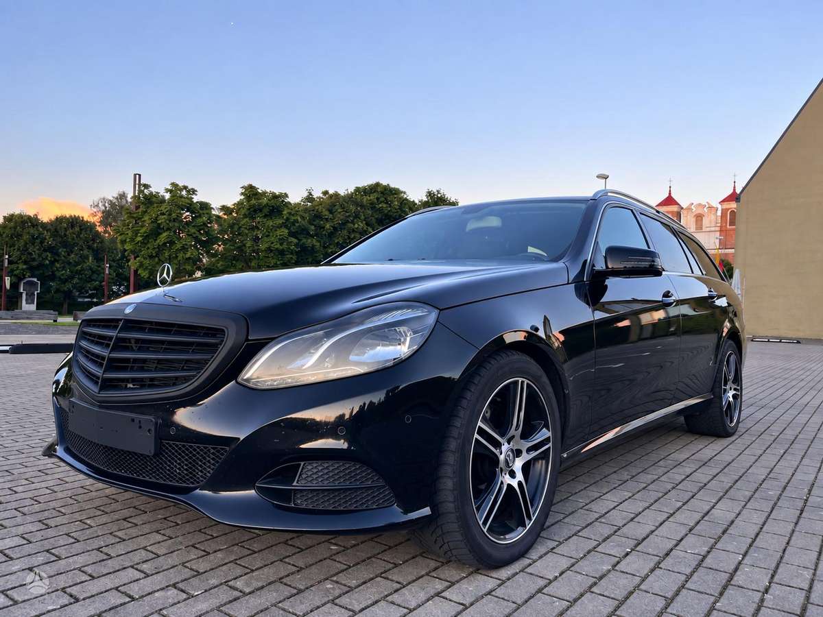 Mercedes-Benz E300 2013 — interior