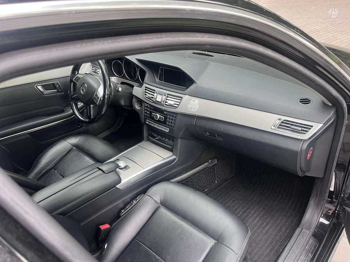 Mercedes-Benz E300 2013 — photo 9