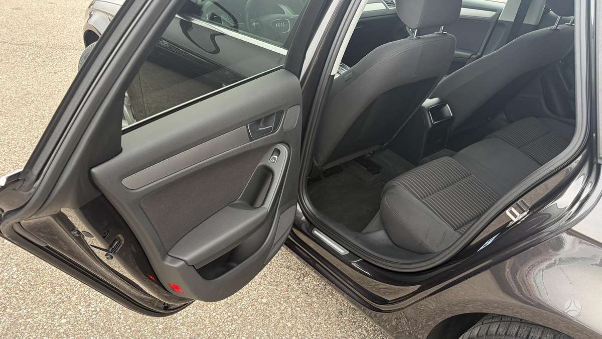 Audi A4 2012 — photo 17