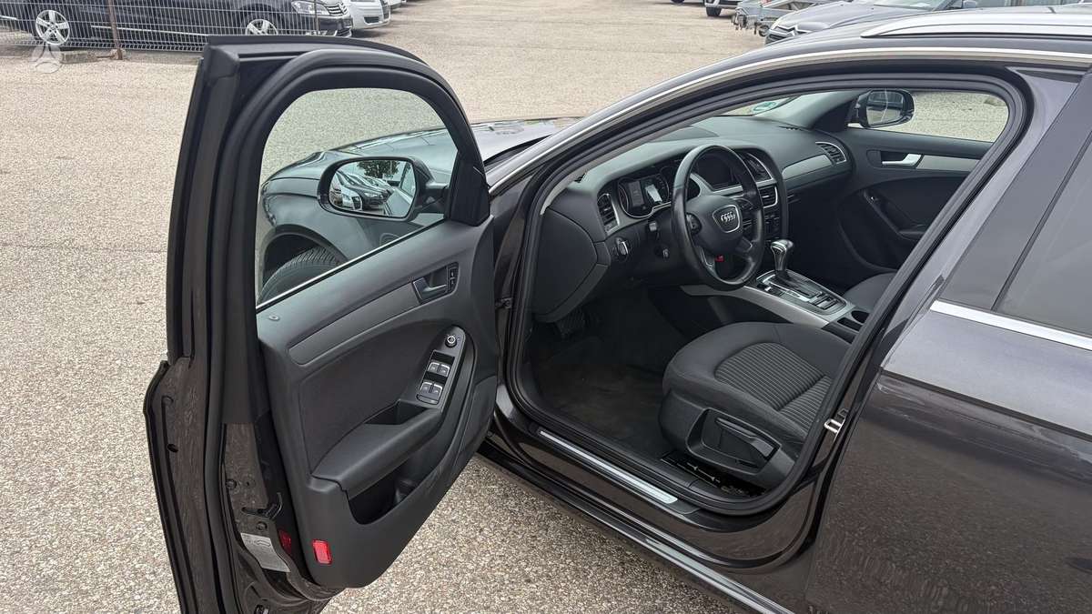 Audi A4 2012 — photo 19