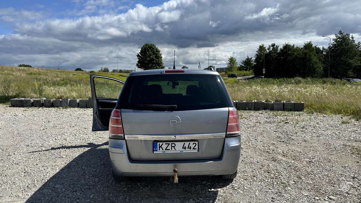 Opel Zafira 2005 — interior