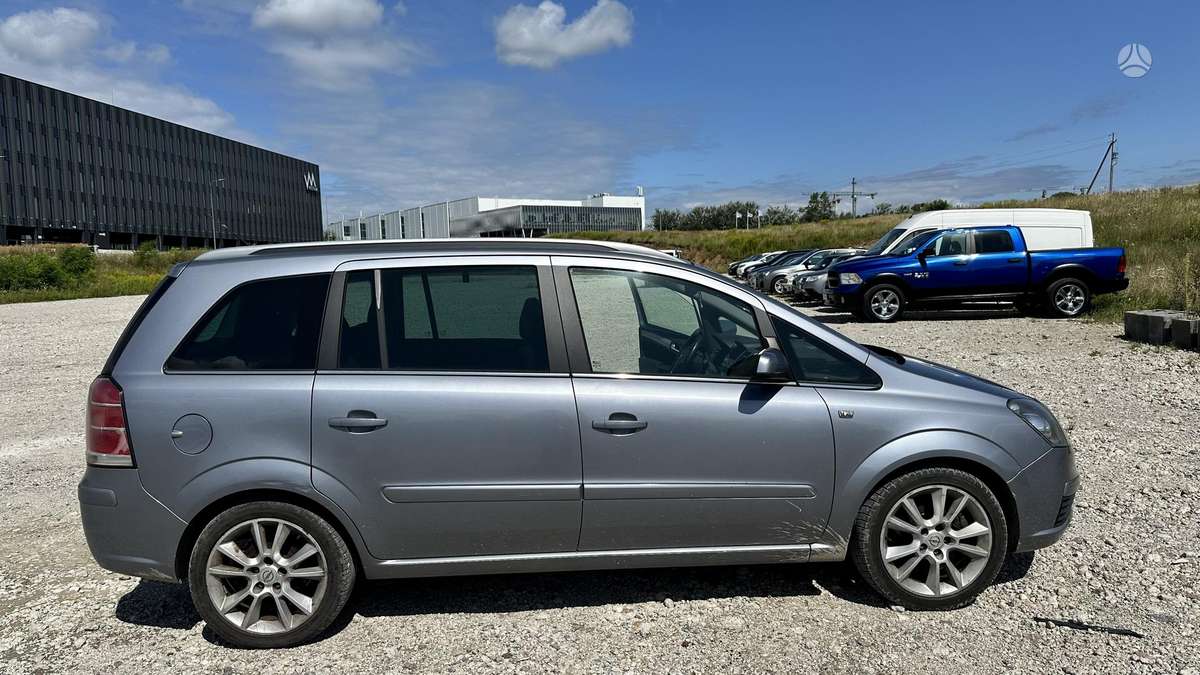 Opel Zafira 2005 — engine 2200 cm³, 150 HP (110kW)