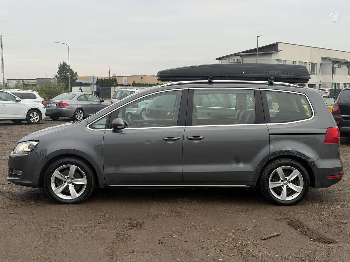 Volkswagen Sharan 2012 — салон