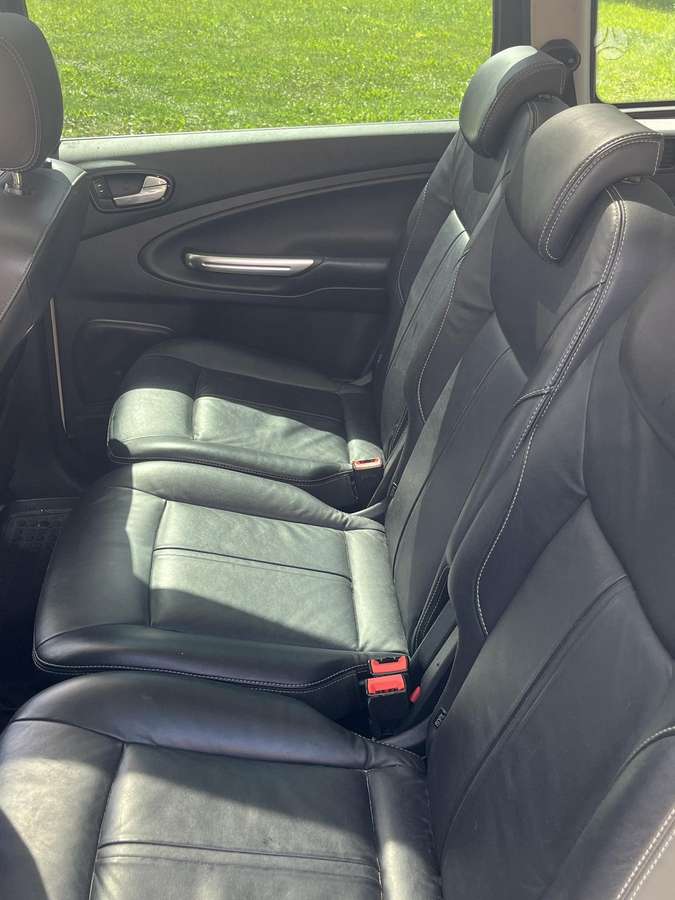 Ford Galaxy 2012 — фото 10