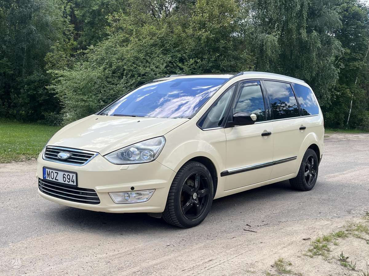 Ford Galaxy 2012 — вигляд ззаду