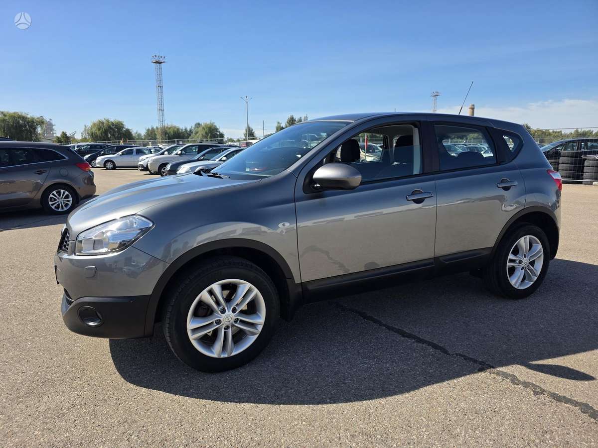 Nissan Qashqai 2011 — салон