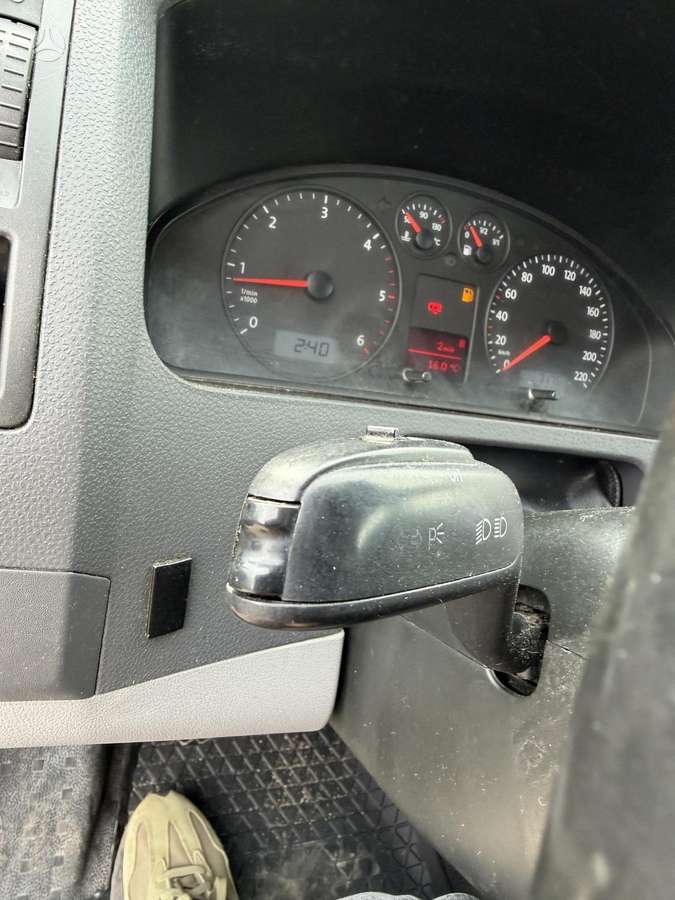 Volkswagen Transporter 2008 — photo 14