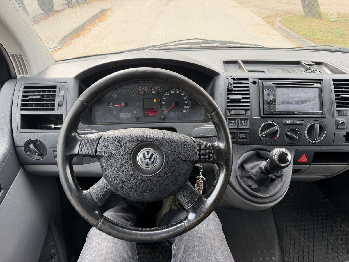 Volkswagen Transporter 2008 — photo 17
